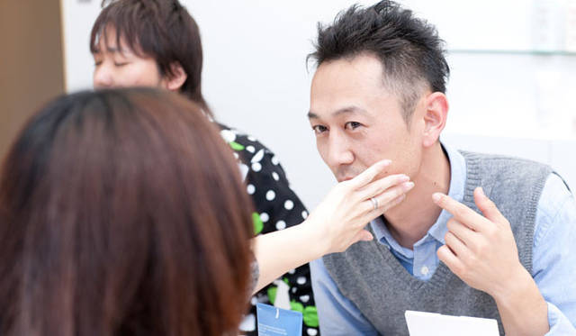 　「OPENERS×クラランス美容講習会」　夜用美容液「スキンディファレンス」の感触は？