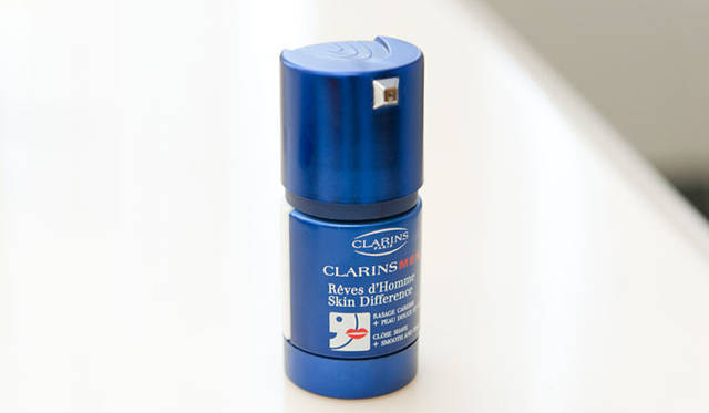 　「OPENERS×クラランス美容講習会」　シェイビングゾーンのための夜用美容液「スキンディファレンス」。