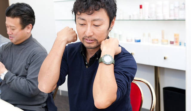 　「OPENERS×クラランス美容講習会」　ボディ用洗浄料「シャワー スクラブ」を使うと、肌のトーンが上がりました。