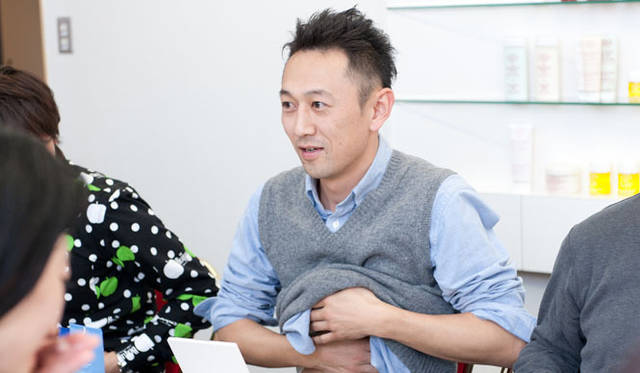 　「OPENERS×クラランス美容講習会」　ボディ肌引き締めジェル「ジェルマンスール」をお腹に塗ってみる。