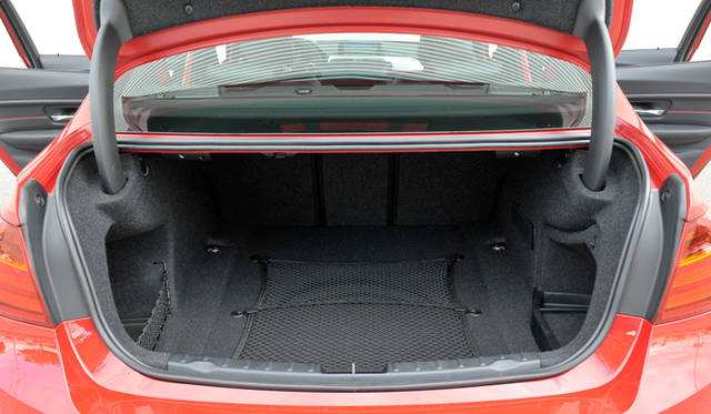 <strong>BMW 3Series｜ビー・エム・ダブリュー 3シリーズ</strong>