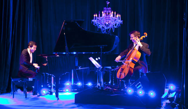 <strong>萩原輝美のファッション・デイズ｜「トーマス ワイルド」デザイナー来日インタビュー</strong>　パーティのようす。