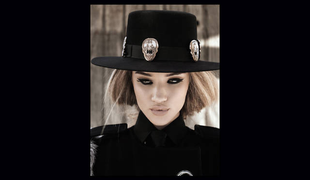 <strong>萩原輝美のファッション・デイズ｜「トーマス ワイルド」デザイナー来日インタビュー</strong>　『Ten Times Rosie』より。