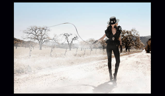 <strong>萩原輝美のファッション・デイズ｜「トーマス ワイルド」デザイナー来日インタビュー</strong>　『Ten Times Rosie』より。