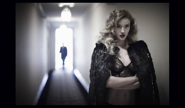 <strong>萩原輝美のファッション・デイズ｜「トーマス ワイルド」デザイナー来日インタビュー</strong>　『Ten Times Rosie』より。