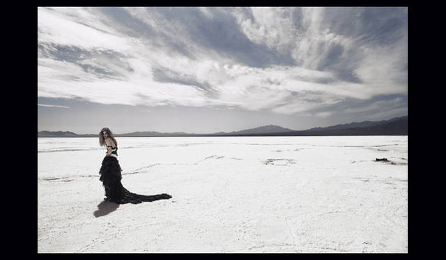 <strong>萩原輝美のファッション・デイズ｜「トーマス ワイルド」デザイナー来日インタビュー</strong>　『Ten Times Rosie』より。