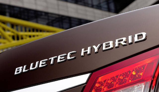 <strong>Mercedes-Benz E300 BlueTEC Hybrid｜メルセデス・ベンツ E300 ブルーテック ハイブリッド</strong>