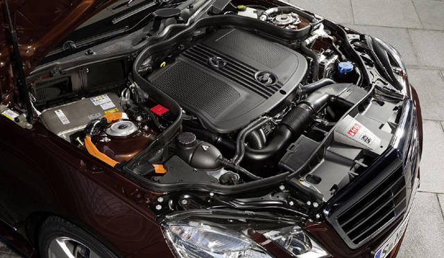 <strong>Mercedes-Benz E300 BlueTEC Hybrid｜メルセデス・ベンツ E300 ブルーテック ハイブリッド</strong>