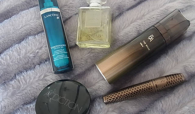 <strong>SAKURA｜第20回 2011-12 SAKURAビューティコレクション!?</strong>　2011年度SAKURA的ベストコスメ5！（商品名はコラム中参照）