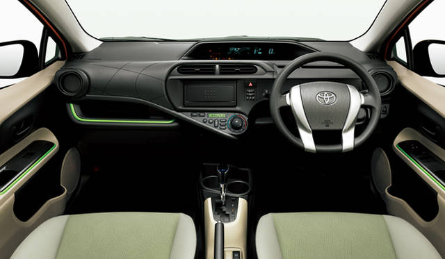 <strong>TOYOTA AQUA｜トヨタ アクア</strong>