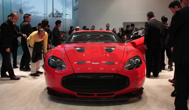 <strong>ASTON MARTIN V12 Zagato｜アストンマーティン V12 ザガート</strong>　『アストンマーティン大阪八光』ショールームのオープニングにあわせ日本上陸