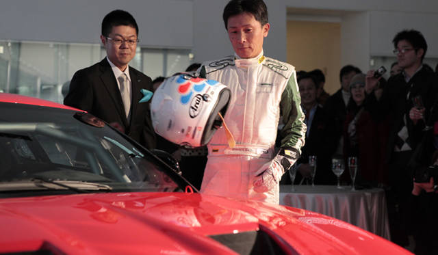 <strong>ASTON MARTIN V12 Zagato｜アストンマーティン V12 ザガート</strong>　『アストンマーティン大阪八光』ショールームのオープニングにあわせ日本上陸