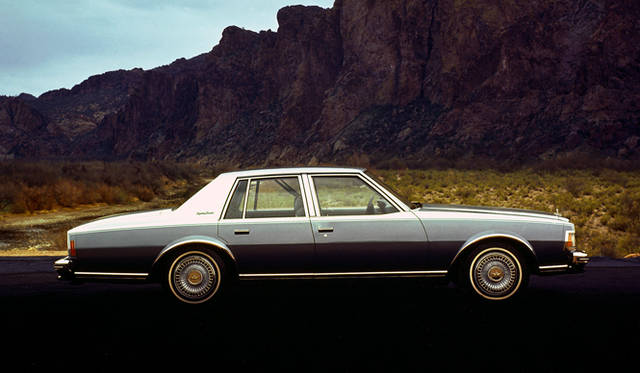 <strong>映画のなかのクルマたち──コメディ篇</strong>　『ナイト・オン・ザ・プラネット』　シボレー カプリース（セダン）