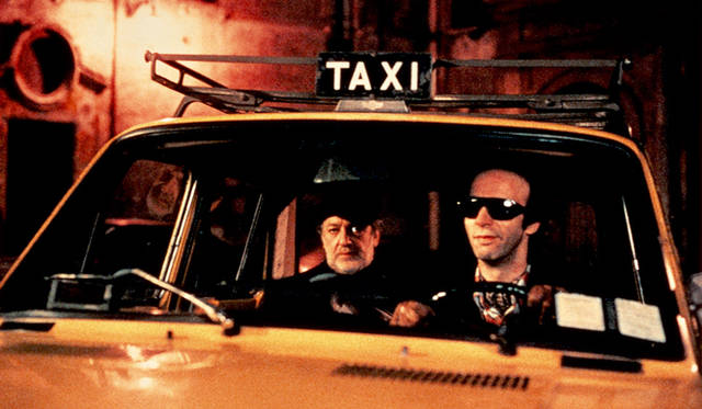 <strong>映画のなかのクルマたち──コメディ篇</strong>　『ナイト・オン・ザ・プラネット』　ローマ篇　写真手前／ロベルト・ベリーニ、写真奥／パオロ・ボナチェッリ