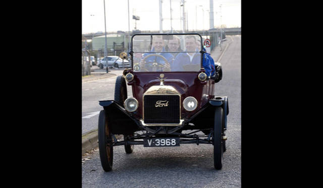 <strong>映画のなかのクルマたち──コメディ篇</strong>　『カーズ』　写真のT型フォードはリジーというキャラクターのモチーフとして登場した。