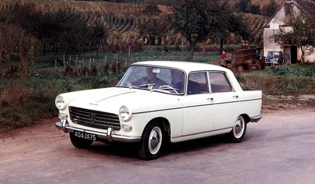 <strong>映画のなかのクルマたち──スリラー篇</strong>　『ジャッカルの日』　プジョー 404