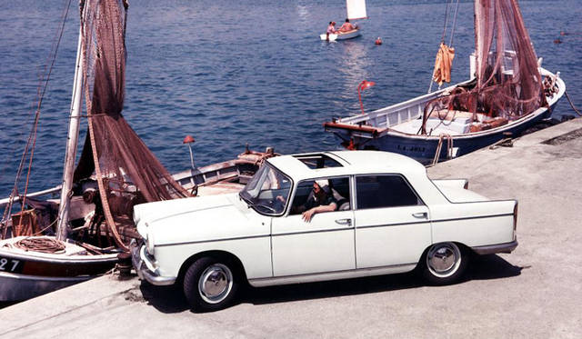 <strong>映画のなかのクルマたち──スリラー篇</strong>　『ジャッカルの日』　プジョー 404