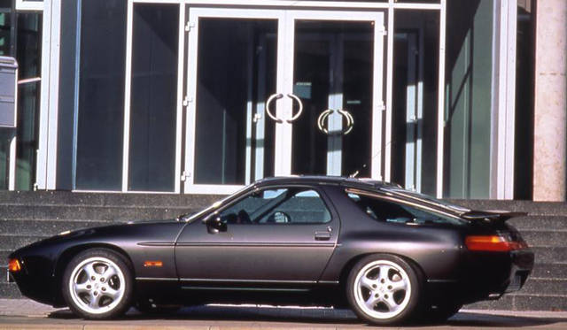 <strong>映画のなかのクルマたち──スリラー篇</strong>　ポルシェ 928