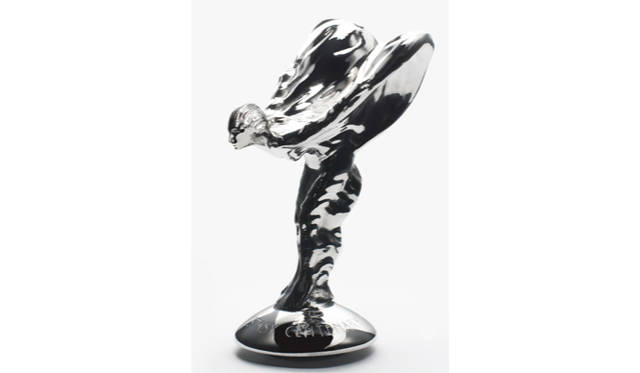 <strong>映画のなかのクルマたち──スリラー篇</strong>　『ディーバ』　ロールス・ロイスのアイコン、スピリット・オブ・エクスタシー。映画のなかでは、モナコで廃車になったというロールス・ロイス コーニッシュを主人公　ジュールが自宅に置いている。バイクにつけられているスピリット・オブ・エクスタシーはおそらくそこからもぎ取ったと思われる。