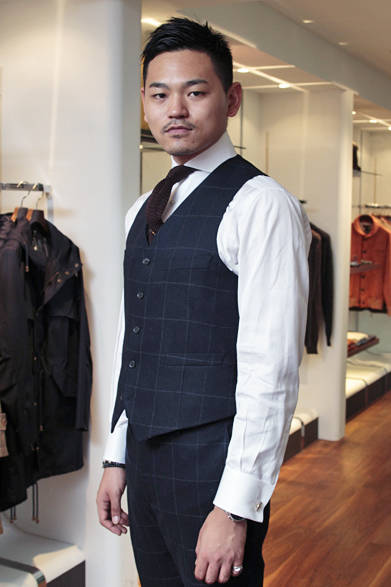 <strong>VULCANIZE LONDON｜ヴァルカナイズ・ロンドン</strong>　ネクタイ1万2600円（シーワードアンドスターン）、シャツとチーフは私物