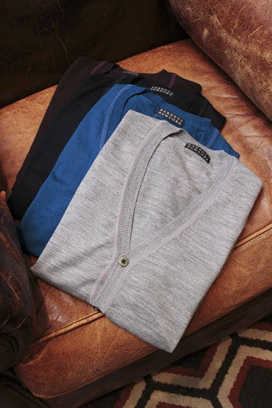 <strong>BARNEYS NEW YORK｜バーニーズ　ニューヨーク</strong>　ニット各1万4700円（バーニーズ　ニューヨーク）