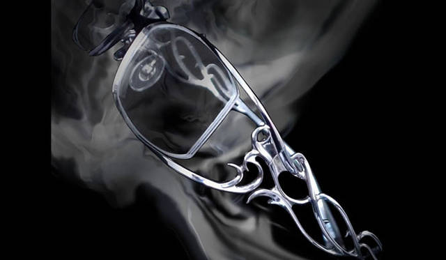 <strong>EROS｜エロス</strong>　自由曲線が空間の中で立体的に表現されるイメージモデル。幾度もの試行錯誤を繰り返し完成した、デザイナーKAz自信のモデル。2万2050円（EE22932）