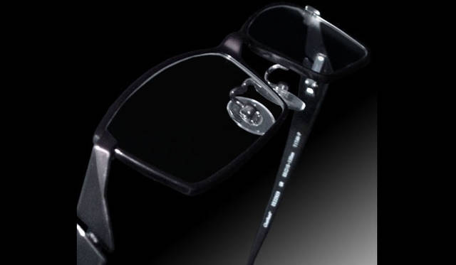 <strong>EROS｜エロス</strong>　正面から側面へと流れるシャープなラインが、表情をより精悍な印象に引き立てる。ベストアングルは斜め45度。1万9950円（EE22929）