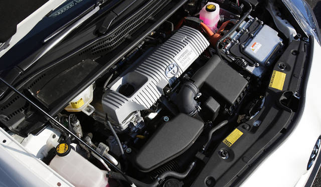 <strong>エコカー揃い踏み、3モデルの選び方を考える</strong>　TOYOTA PRIUS G Touring｜トヨタ・プリウス G ツーリング 