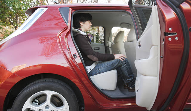 <strong>エコカー揃い踏み、3モデルの選び方を考える</strong>　NISSAN LEAF X｜日産 リーフ X 