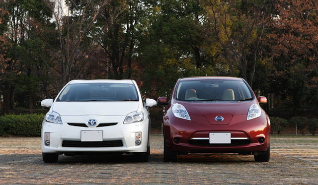 <strong>エコカー揃い踏み、3モデルの選び方を考える</strong>　TOYOTA PRIUS G Touring｜トヨタ・プリウス G ツーリング　NISSAN LEAF X｜日産 リーフ X 