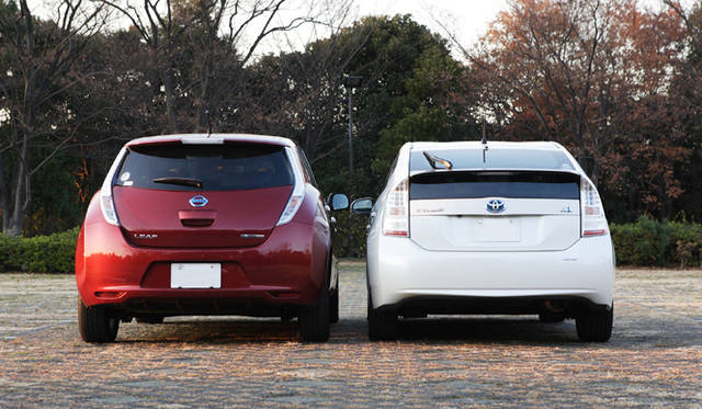 <strong>エコカー揃い踏み、3モデルの選び方を考える</strong>　TOYOTA PRIUS G Touring｜トヨタ・プリウス G ツーリング　NISSAN LEAF X｜日産 リーフ X 