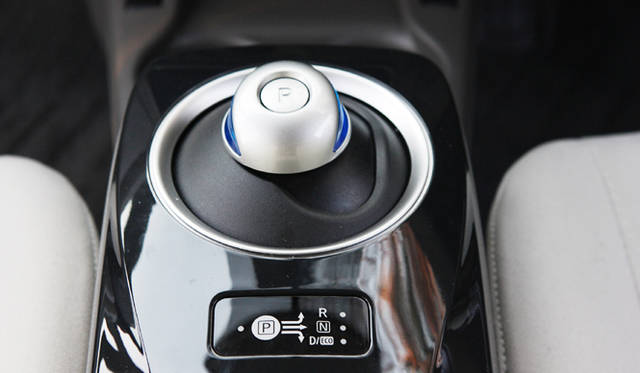 <strong>エコカー揃い踏み、3モデルの選び方を考える</strong>　NISSAN LEAF X｜日産 リーフ X 