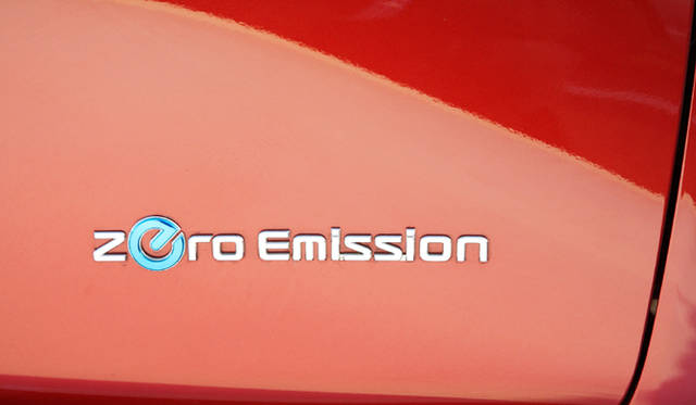 <strong>エコカー揃い踏み、3モデルの選び方を考える</strong>　NISSAN LEAF X｜日産 リーフ X 