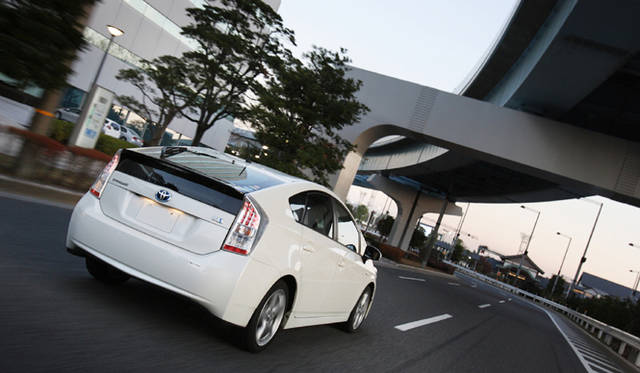 <strong>エコカー揃い踏み、3モデルの選び方を考える</strong>　TOYOTA PRIUS G Touring｜トヨタ・プリウス G ツーリング 