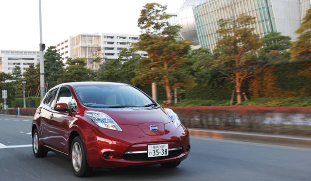 <strong>エコカー揃い踏み、3モデルの選び方を考える</strong>　NISSAN LEAF X｜日産 リーフ X