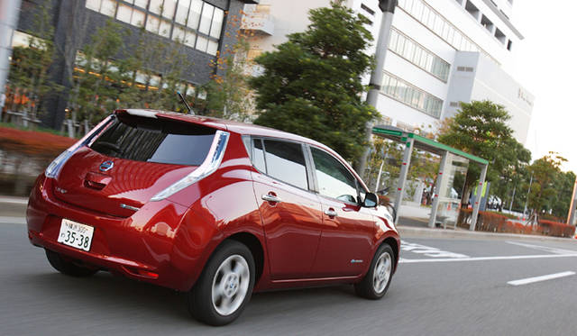 <strong>エコカー揃い踏み、3モデルの選び方を考える</strong>　NISSAN LEAF X｜日産 リーフ X