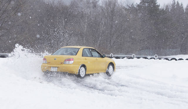 <strong>世界のARAIが雪上走行をレクチャー</strong>　