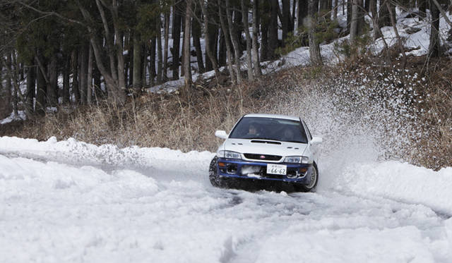 <strong>世界のARAIが雪上走行をレクチャー</strong>　