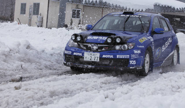 <strong>世界のARAIが雪上走行をレクチャー</strong>　