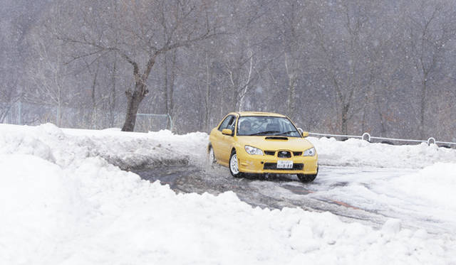 <strong>世界のARAIが雪上走行をレクチャー</strong>　