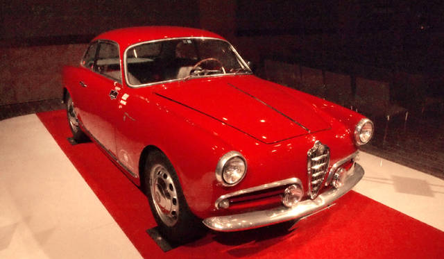 <strong>Alfa Romeo Giulietta｜アルファ ロメオ ジュリエッタ</strong>　発表会場に展示されていた1956年製のジュリエッタ スプリント ヴェローチェ。