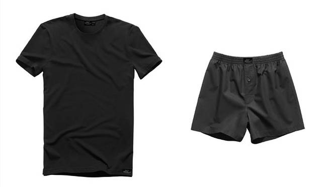 <strong>H&M｜エイチアンドエム</strong>　「DAVID BECKHAM BODY WEAR FOR H&M」　Tシャツ1490円、トランクス1490円　© H&M