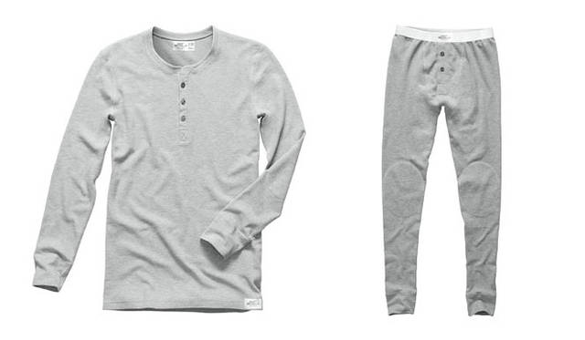 <strong>H&M｜エイチアンドエム</strong>　「DAVID BECKHAM BODY WEAR FOR H&M」　ヘンリーネック長袖トップス2990円、インナーレギンス2990円　© H&M