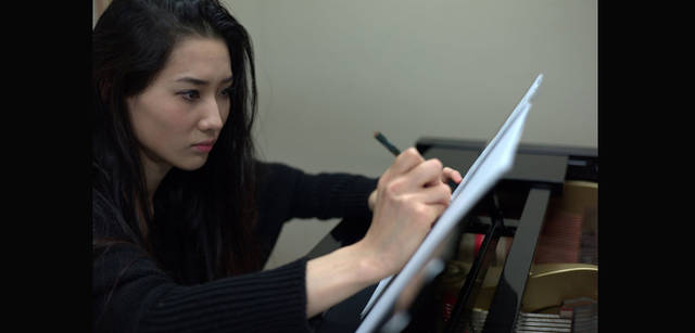 <strong>建築家 北川原温、ライカ M9-Pを愉しむ</strong>　東京芸術大学音楽学部作曲科卒　中島千絵さん「童話をモチーフにした舞踏音楽の作曲中です」