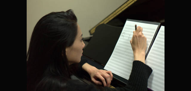 <strong>建築家 北川原温、ライカ M9-Pを愉しむ</strong>　東京芸術大学音楽学部作曲科卒　中島千絵さん「童話をモチーフにした舞踏音楽の作曲中です」