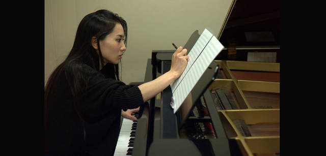 <strong>建築家 北川原温、ライカ M9-Pを愉しむ</strong>　東京芸術大学音楽学部作曲科卒　中島千絵さん「童話をモチーフにした舞踏音楽の作曲中です」