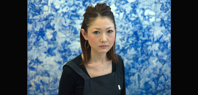 <strong>建築家 北川原温、ライカ M9-Pを愉しむ</strong>　東京芸術大学美術学部絵画科日本画 教育研究助手　美術博士 日本画家　大竹寛子さん「和紙に岩絵具や箔といった伝統的な素材を使い、作品を描いています」