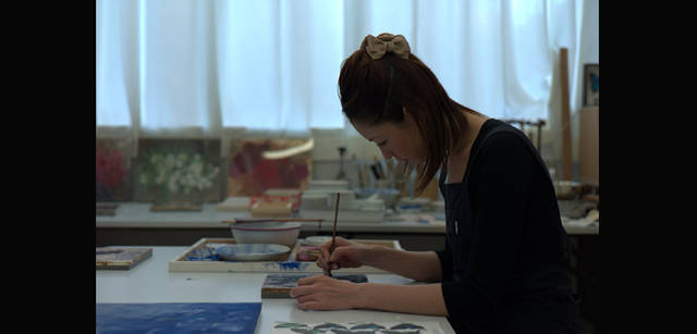 <strong>建築家 北川原温、ライカ M9-Pを愉しむ</strong>　東京芸術大学美術学部絵画科日本画 教育研究助手　美術博士 日本画家　大竹寛子さん「和紙に岩絵具や箔といった伝統的な素材を使い、作品を描いています」