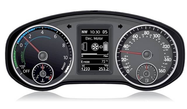 <strong>Volkswagen Jetta Hybrid｜フォルクスワーゲン ジェッタ ハイブリッド</strong>　"E-Mode"時のインストゥルメンタルパネル内表示