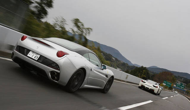 <strong>フェラーリ 2台のV8モデルをテストドライブ！</strong>　写真左／カリフォルニア、写真右／458 イタリア